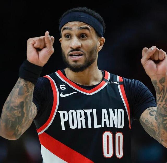 他在中场的 他在中场的